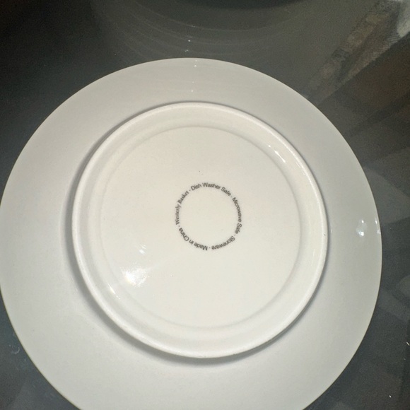 Classic White Textured Dinner Plate Set - Picture 8 of 16